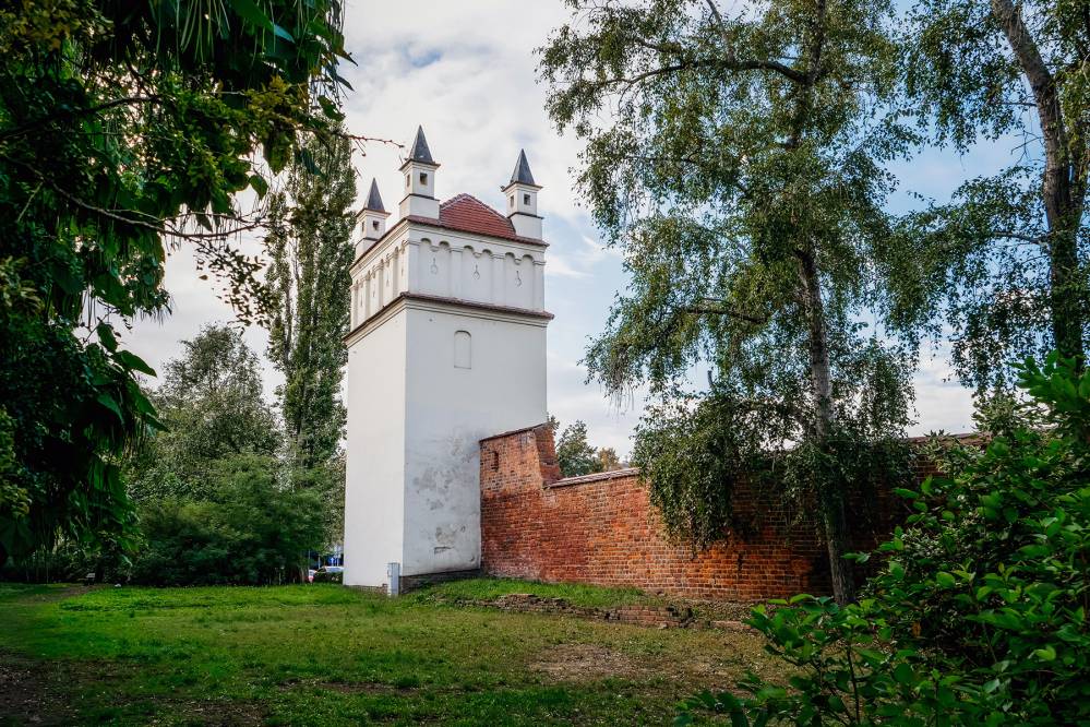 Baszta więzienia i mury miejskie